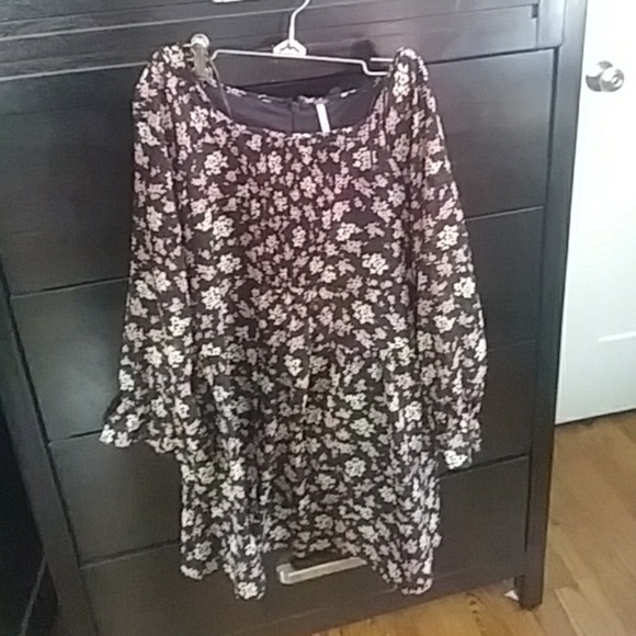 Free People Tops - Free People flowing zipped top❄buy 1 get 1 50% off